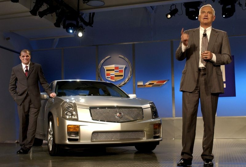 2004_CTS-V_ctsvreveal2.jpg - [de]Bob Lutz, Vize-Chairman von GM und Mark LaNeve, Cadillac General Manager, führen den gänzlich neuen 2004 Cadillac CTS-V vor, anlässlich seiner weltweiten Präsentation in New York am 15. April 2003 [en]GM Vice Chairman Bob Lutz (right) and Cadillac General Manager Mark LaNeve show-off the all-new 2004 Cadillac CTS-V during its world-wide introduction in New York, Tuesday, April 15, 2003 prior to the opening of the New York Auto Show. Production of the high-performance, manual transmission CTS-V is scheduled to begin in the fourth quarter of 2003. (General Motors/Joe Polimeni)